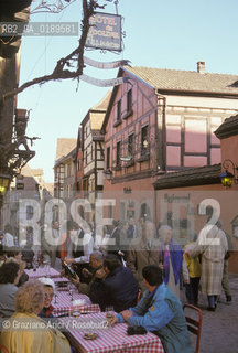 ( FRANCIA  )  ALSAZIA RIQUEWIHR : UNA VIA DEL CENTRO  © 1999 Graziano Arici/Rosebud2 / GEO