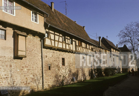 ( FRANCIA  )  ALSAZIA RIQUEWIHR :  PARTE DELLE MURA  © 1999 Graziano Arici/Rosebud2 / GEO