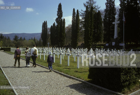 ( FRANCIA  )  ALSAZIA CIMITERO MILITARE  © 1999 Graziano Arici/Rosebud2 / GEO