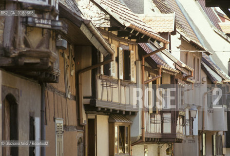 ( FRANCIA  )  ALSAZIA EGUISHEIM : UNA VIA DEL CENTRO  © 1999 Graziano Arici/Rosebud2 / GEO VINO