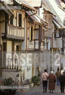 ( FRANCIA  )  ALSAZIA EGUISHEIM : UNA VIA DEL CENTRO  © 1999 Graziano Arici/Rosebud2 / GEO VINO