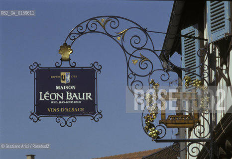 ( FRANCIA  )  ALSAZIA EGUISHEIM : UNA VIA DEL CENTRO  © 1999 Graziano Arici/Rosebud2 / GEO VINO INSEGNA