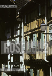 ( FRANCIA  )  ALSAZIA EGUISHEIM : UNA VIA DEL CENTRO  © 1999 Graziano Arici/Rosebud2 / GEO GRATICCIO