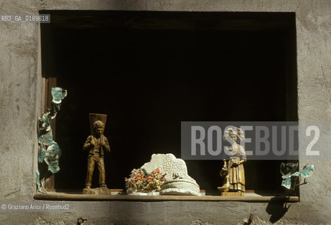 ( FRANCIA  )  ALSAZIA EGUISHEIM : UNA VIA DEL CENTRO  © 1999 Graziano Arici/Rosebud2 / GEO FINESTRA