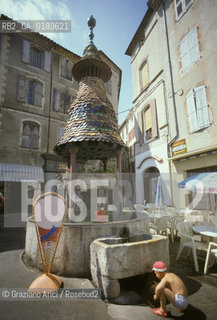 ( FRANCIA  )  LANGUEDOC-ROUSSILLON ANDUZE : LA FONTANA  © 1999 Graziano Arici/Rosebud2 / GEO