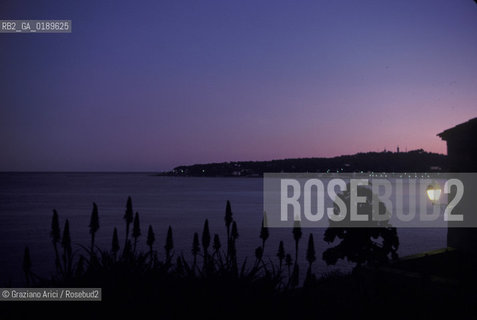 ( FRANCIA  )  PROVENCE-ALPES-COTE DAZUR ANTIBES : LA COSTA  © 1999 Graziano Arici/Rosebud2 / GEO COSTA AZZURRA