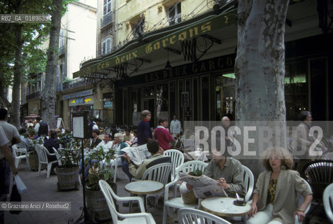 ( FRANCIA  )  PROVENCE-ALPES-COTE DAZUR AIX-EN-PROVENCE : CAFFE IN CORSO MIRABEAU  © 1999 Graziano Arici/Rosebud2 / GEO