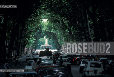 ( FRANCIA  )  PROVENCE-ALPES-COTE DAZUR AIX-EN-PROVENCE : IL CORSO MIRABEAU  © 1999 Graziano Arici/Rosebud2 / GEO