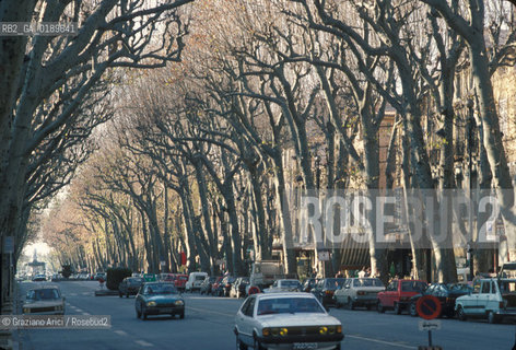 ( FRANCIA  )  PROVENCE-ALPES-COTE DAZUR AIX-EN-PROVENCE : IL CORSO MIRABEAU  © 1999 Graziano Arici/Rosebud2 / GEO