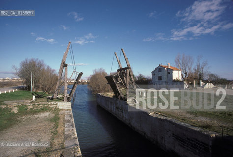 ( FRANCIA  )  PROVENCE-ALPES-COTE DAZUR ARLES : PONTE LEVATOIO DI VAN GOGH © 1999 Graziano Arici/Rosebud2 / GEO PITTURA ARTE