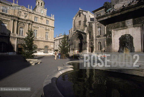( FRANCIA  )  PROVENCE-ALPES-COTE DAZUR ARLES : PLACE DE LA REPUBLIQUE © 1999 Graziano Arici/Rosebud2 / GEO