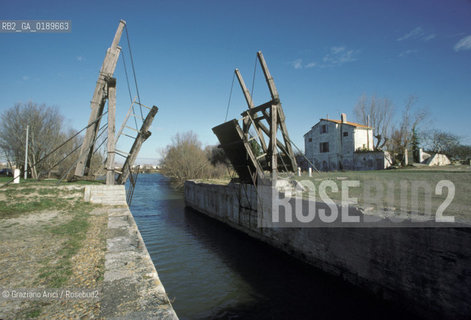 ( FRANCIA  )  PROVENCE-ALPES-COTE DAZUR ARLES : PONTE LEVATOIO DI VAN GOGH © 1999 Graziano Arici/Rosebud2 / GEO PITTURA ARTE