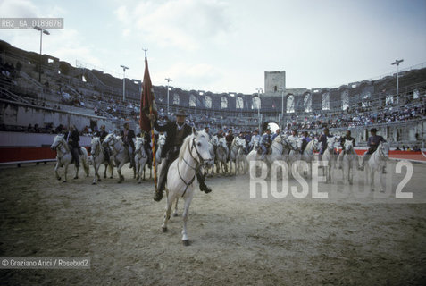( FRANCIA  )  PROVENCE-ALPES-COTE DAZUR ARLES : SPETTACOLO FOLKLORISTICO IN ARENA  © 1999 Graziano Arici/Rosebud2 / GEO CAVALLO