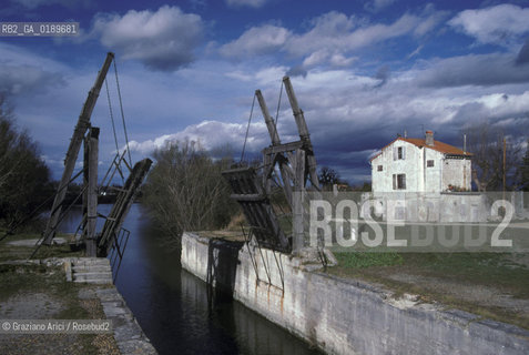 ( FRANCIA  )  PROVENCE-ALPES-COTE DAZUR ARLES : PONTE LEVATOIO DI VAN GOGH © 1999 Graziano Arici/Rosebud2 / GEO PITTURA ARTE