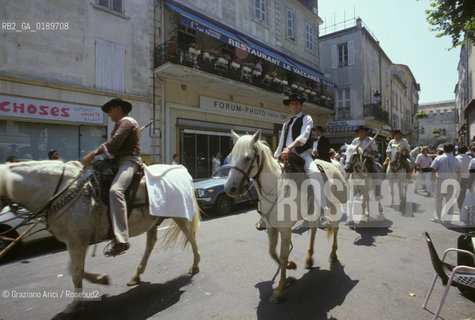 ( FRANCIA  )  PROVENCE-ALPES-COTE DAZUR ARLES : SPETTACOLO FOLKLORISTICO   © 1999 Graziano Arici/Rosebud2 / GEO COSTUME CAVALLI