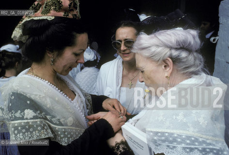 ( FRANCIA  )  PROVENCE-ALPES-COTE DAZUR ARLES : SPETTACOLO FOLKLORISTICO IN ARENA  © 1999 Graziano Arici/Rosebud2 / GEO COSTUME