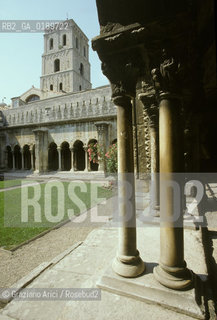 ( FRANCIA  )  PROVENCE-ALPES-COTE DAZUR ARLES : CHIOSTRO DELLA CHIESA DI ST-TROPHIME © 1999 Graziano Arici/Rosebud2 / GEO