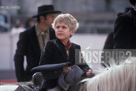 ( FRANCIA  )  PROVENCE-ALPES-COTE DAZUR ARLES : SPETTACOLO FOLKLORISTICO IN ARENA  © 1999 Graziano Arici/Rosebud2 / GEO COSTUME GUARDIANS