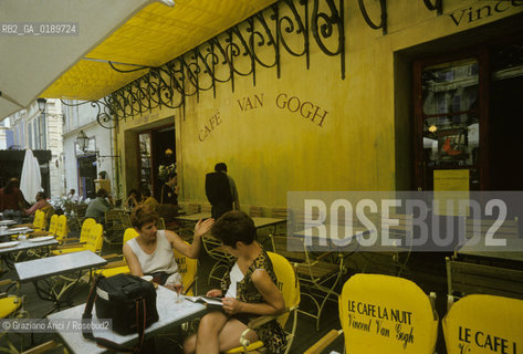 ( FRANCIA  )  PROVENCE-ALPES-COTE DAZUR ARLES : IL CAFFE GIALLO VAN GOGH  © 1999 Graziano Arici/Rosebud2 / GEO ARTE PITTORE