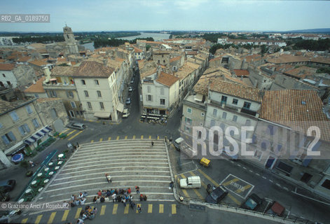 ( FRANCIA  )  PROVENCE-ALPES-COTE DAZUR ARLES : LA CITTA VISTA DALL ARENA © 1999 Graziano Arici/Rosebud2 / GEO