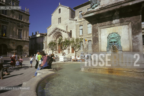 ( FRANCIA  )  PROVENCE-ALPES-COTE DAZUR ARLES : PLACE DE LA REPUBLIQUE © 1999 Graziano Arici/Rosebud2 / GEO