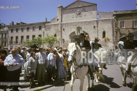 ( FRANCIA  )  PROVENCE-ALPES-COTE DAZUR ARLES : SPETTACOLO FOLKLORISTICO  © 1999 Graziano Arici/Rosebud2 / GEO COSTUME