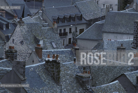 ( FRANCIA  )  MIDI-PYRENEES  VILLAGGIO DELLALTIPIANO DELLAUBRAC  TETTI © 1999 Graziano Arici/Rosebud2 / GEO