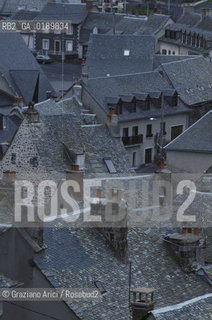 ( FRANCIA  )  MIDI-PYRENEES  VILLAGGIO DELLALTIPIANO DELLAUBRAC  TETTI © 1999 Graziano Arici/Rosebud2 / GEO
