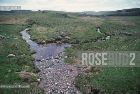 ( FRANCIA  )  MIDI-PYRENEES  ALTIPIANO DELLAUBRAC  © 1999 Graziano Arici/Rosebud2 / GEO TORRENTE ACQUA