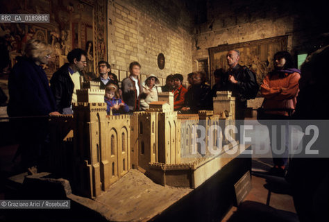 ( FRANCIA  )  PROVENCE-ALPES-COTE DAZUR AVIGNONE : IL PALAZZO DEI PAPI © 1999 Graziano Arici/Rosebud2 / GEO