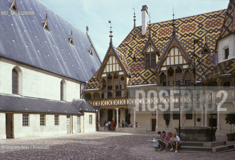 ( FRANCIA  )  BORGOGNA  BEAUNE : HOTEL-DIEU © 1999 Graziano Arici/Rosebud2 / GEO OSPEDALE ARCHITETTURA FIAMMINGA