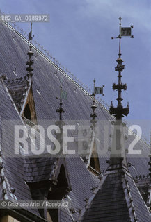 ( FRANCIA  )  BORGOGNA  BEAUNE : HOTEL-DIEU © 1999 Graziano Arici/Rosebud2 / GEO OSPEDALE ARCHITETTURA FIAMMINGA TETTO BANDIERA