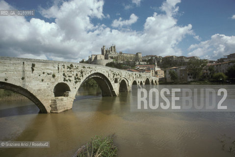 ( FRANCIA  )  LANGUEDOC-ROUSSILLON  BEZIERS : IL VIEUX-PONT SUL FIUME ORB © 1999 Graziano Arici/Rosebud2 / GEO  PONTE ERESIA CATARA CATARI