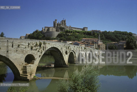 ( FRANCIA  )  LANGUEDOC-ROUSSILLON  BEZIERS : IL VIEUX-PONT SUL FIUME ORB © 1999 Graziano Arici/Rosebud2 / GEO ERESIA CATARA CATARI