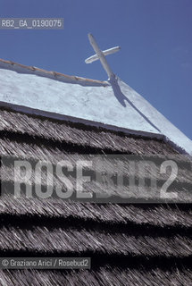 ( FRANCIA  )  PROVENCE-ALPES-COTE DAZUR PARCO NATURALE DELLA CAMARGUE : CABANE DE GUARDIAN © 1999 Graziano Arici/Rosebud2 / GEO CASA CROCE TETTO