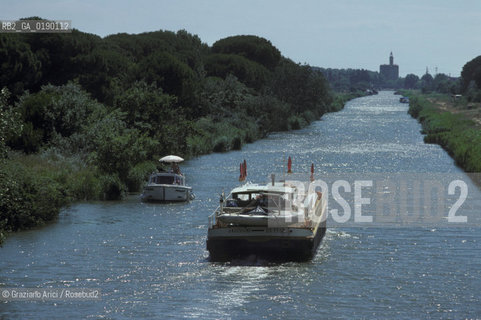 ( FRANCIA  )  PROVENCE-ALPES-COTE DAZUR CANALE DEL RODANO © 1999 Graziano Arici/Rosebud2 / GEO BARCA