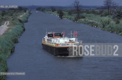 ( FRANCIA  )  PROVENCE-ALPES-COTE DAZUR CANALE DEL RODANO © 1999 Graziano Arici/Rosebud2 / GEO BARCA