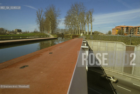 ( FRANCIA  )  MIDI-PYRENEES CANAL DU MIDI : IL CANALE CHE PASSA SOPRA LAUTOSTRADA  © 1999 Graziano Arici/Rosebud2 / GEO
