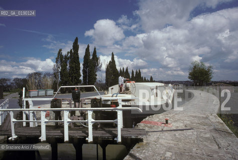 ( FRANCIA  )  LANGUEDOC-ROUSSILLON  BEZIERS : LE NOVE CHIUSE DEL CANAL DU MIDI © 1999 Graziano Arici/Rosebud2 / GEO CANALE