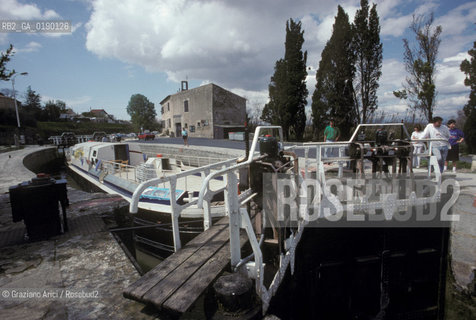 ( FRANCIA  )  LANGUEDOC-ROUSSILLON  BEZIERS : LE NOVE CHIUSE DEL CANAL DU MIDI © 1999 Graziano Arici/Rosebud2 / GEO CANALE