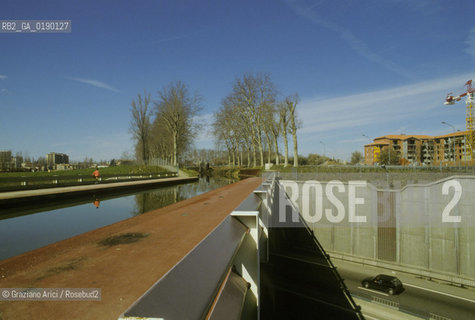 ( FRANCIA  )  MIDI-PYRENEES CANAL DU MIDI : IL CANALE PASSA SOPRA LAUTOSTRADA  © 1999 Graziano Arici/Rosebud2 / GEO