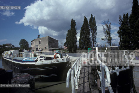 ( FRANCIA  )  LANGUEDOC-ROUSSILLON  BEZIERS : LE NOVE CHIUSE DEL CANAL DU MIDI © 1999 Graziano Arici/Rosebud2 / GEO CANALE