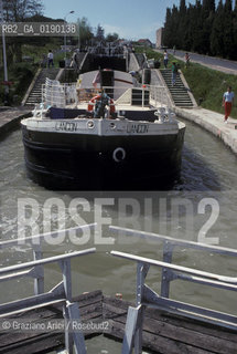 ( FRANCIA  )  LANGUEDOC-ROUSSILLON  BEZIERS : LE NOVE CHIUSE DEL CANAL DU MIDI © 1999 Graziano Arici/Rosebud2 / GEO CANALE