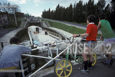 ( FRANCIA  )  LANGUEDOC-ROUSSILLON  BEZIERS : LE NOVE CHIUSE DEL CANAL DU MIDI © 1999 Graziano Arici/Rosebud2 / GEO CANALE