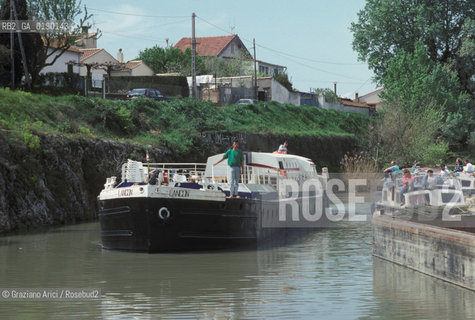 ( FRANCIA  )  LANGUEDOC-ROUSSILLON  BEZIERS : LE NOVE CHIUSE DEL CANAL DU MIDI © 1999 Graziano Arici/Rosebud2 / GEO CANALE
