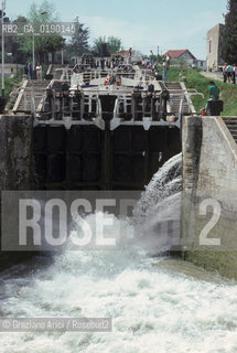 ( FRANCIA  )  LANGUEDOC-ROUSSILLON  BEZIERS : LE NOVE CHIUSE DEL CANAL DU MIDI © 1999 Graziano Arici/Rosebud2 / GEO CANALE