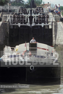 ( FRANCIA  )  LANGUEDOC-ROUSSILLON  BEZIERS : LE NOVE CHIUSE DEL CANAL DU MIDI © 1999 Graziano Arici/Rosebud2 / GEO CANALE