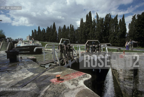 ( FRANCIA  )  LANGUEDOC-ROUSSILLON  BEZIERS : LE NOVE CHIUSE DEL CANAL DU MIDI © 1999 Graziano Arici/Rosebud2 / GEO CANALE