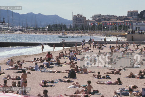 ( FRANCIA  )  PROVENCE-ALPES-COTE DAZUR  CANNES : LA SPIAGGIA  © 1999 Graziano Arici/Rosebud2 / GEO