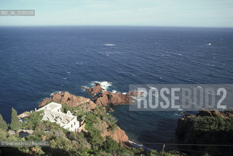 ( FRANCIA  )  PROVENCE-ALPES-COTE DAZUR  CANNES : UNA VILLA SUL MARE  © 1999 Graziano Arici/Rosebud2 / GEO